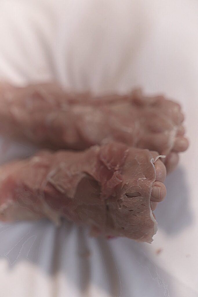 GWSgmNXaMAAuahT 683x1024